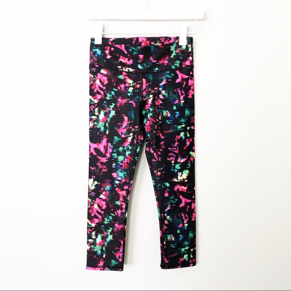 New FABLETICS Women’s Abstract Print Salar Capri Leggings Black Multicolor XXS - Picture 4 of 8